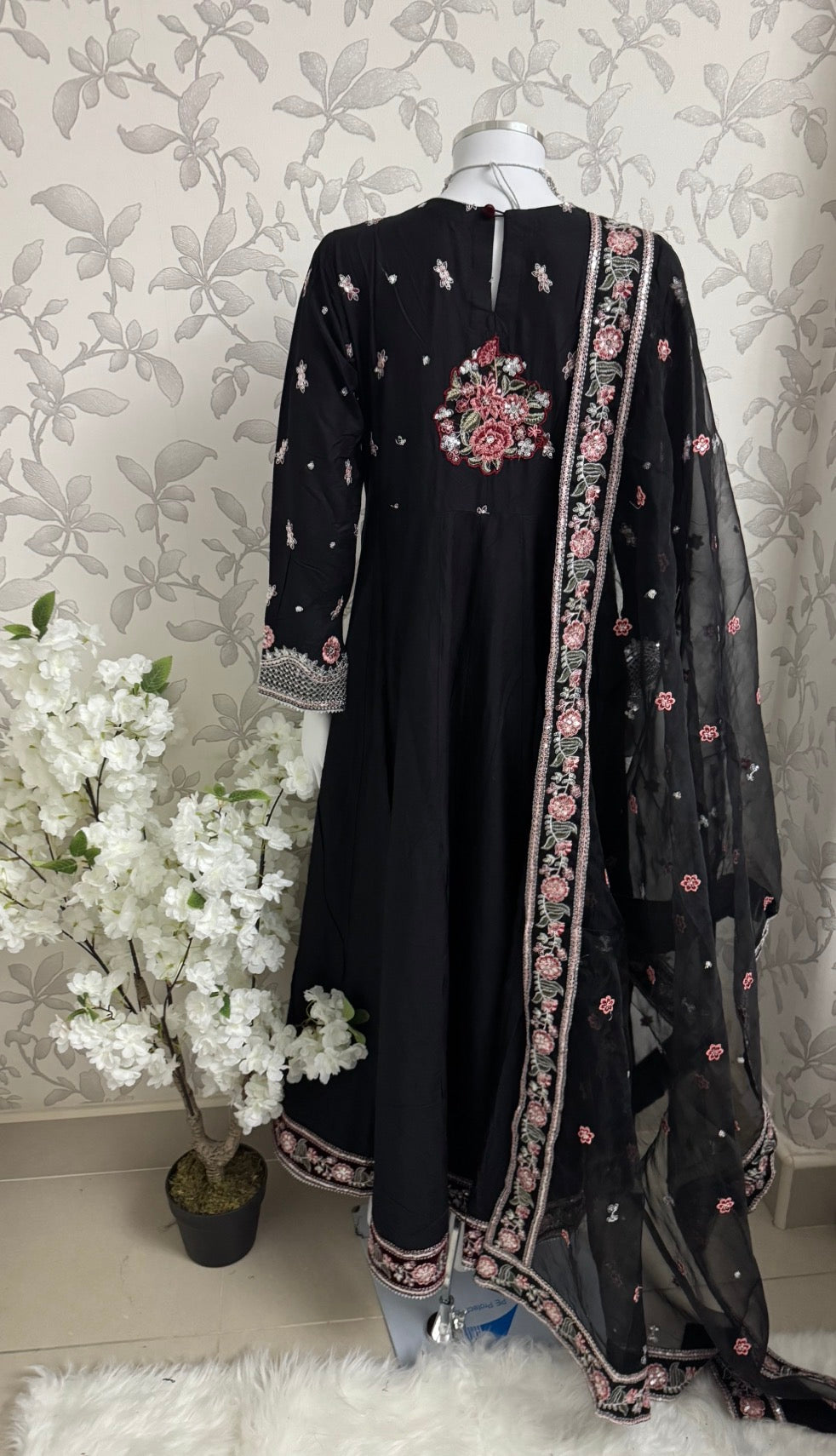 HUSN-E-EID Black Embroidered Maxi with Organza Duppatta -3 piece suit