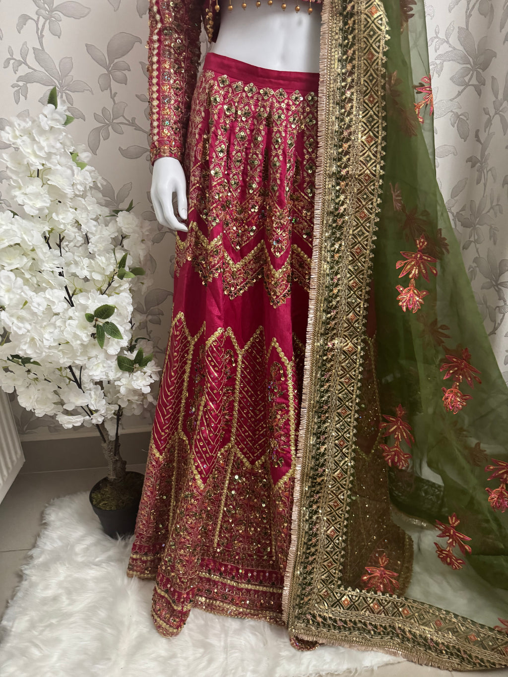 Pakistani Bridal Lehenga Choli – Fuchsia Pink Embroidered Wedding Dress with Green Organza Dupatta