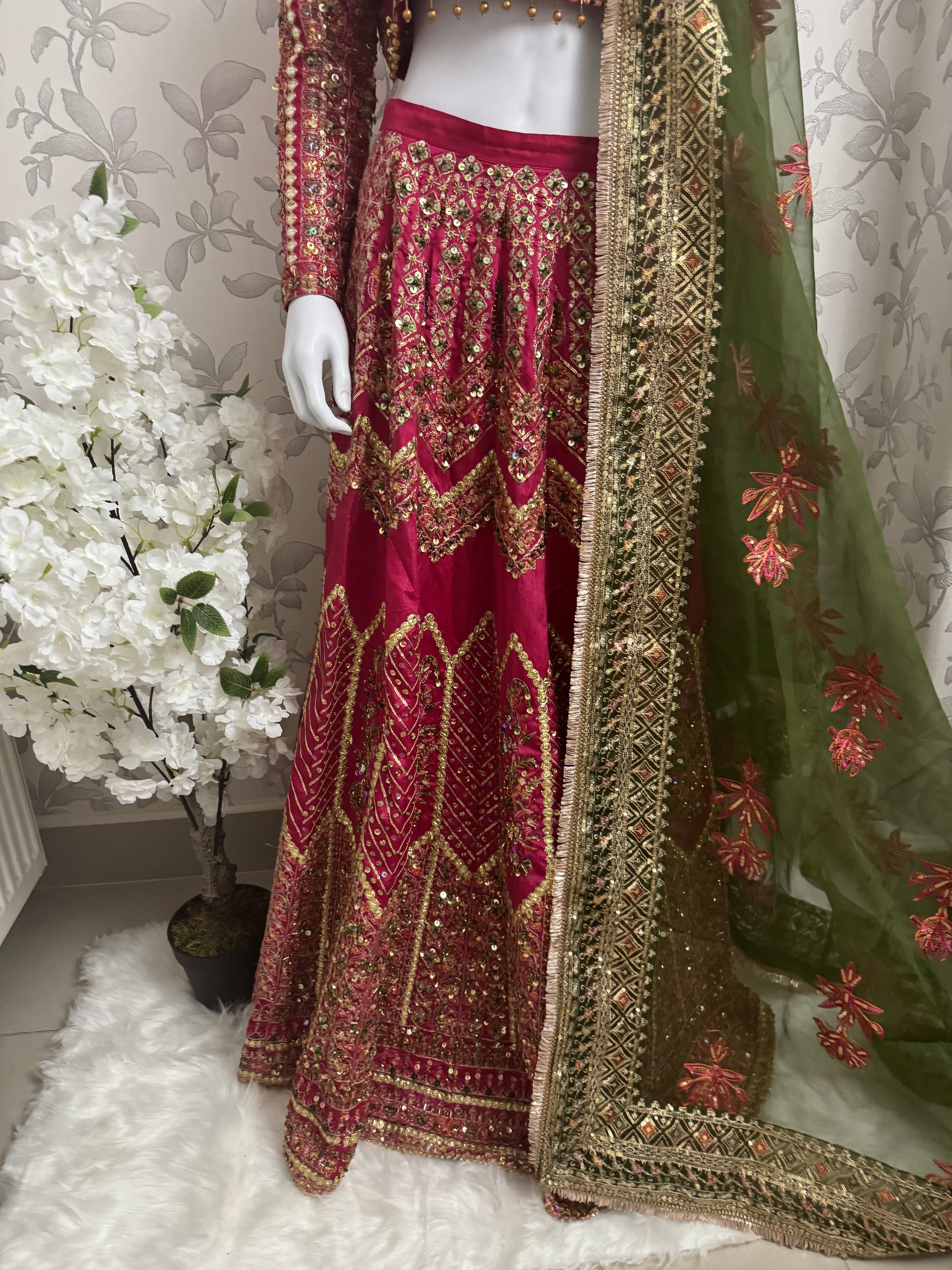 Pakistani Bridal Lehenga Choli – Fuchsia Pink Embroidered Wedding Dress with Green Organza Dupatta