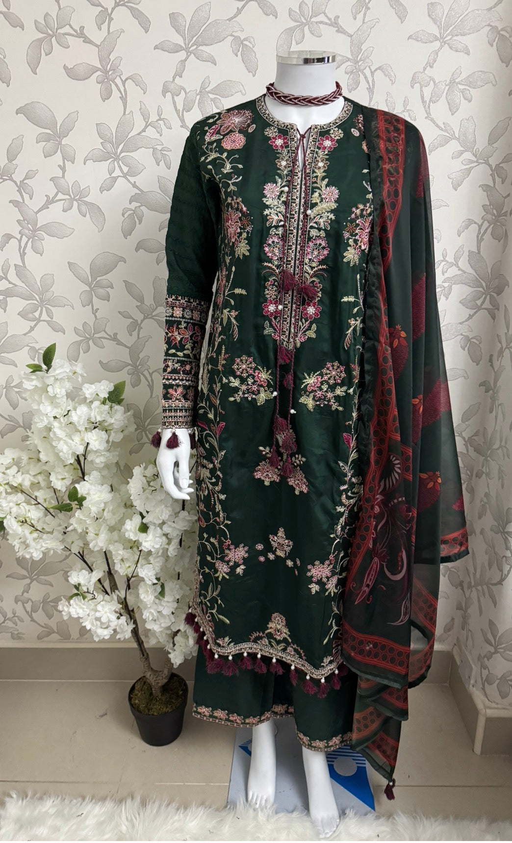 HUSN-E-EID Emerald green Embroidered -3 pieces Suit