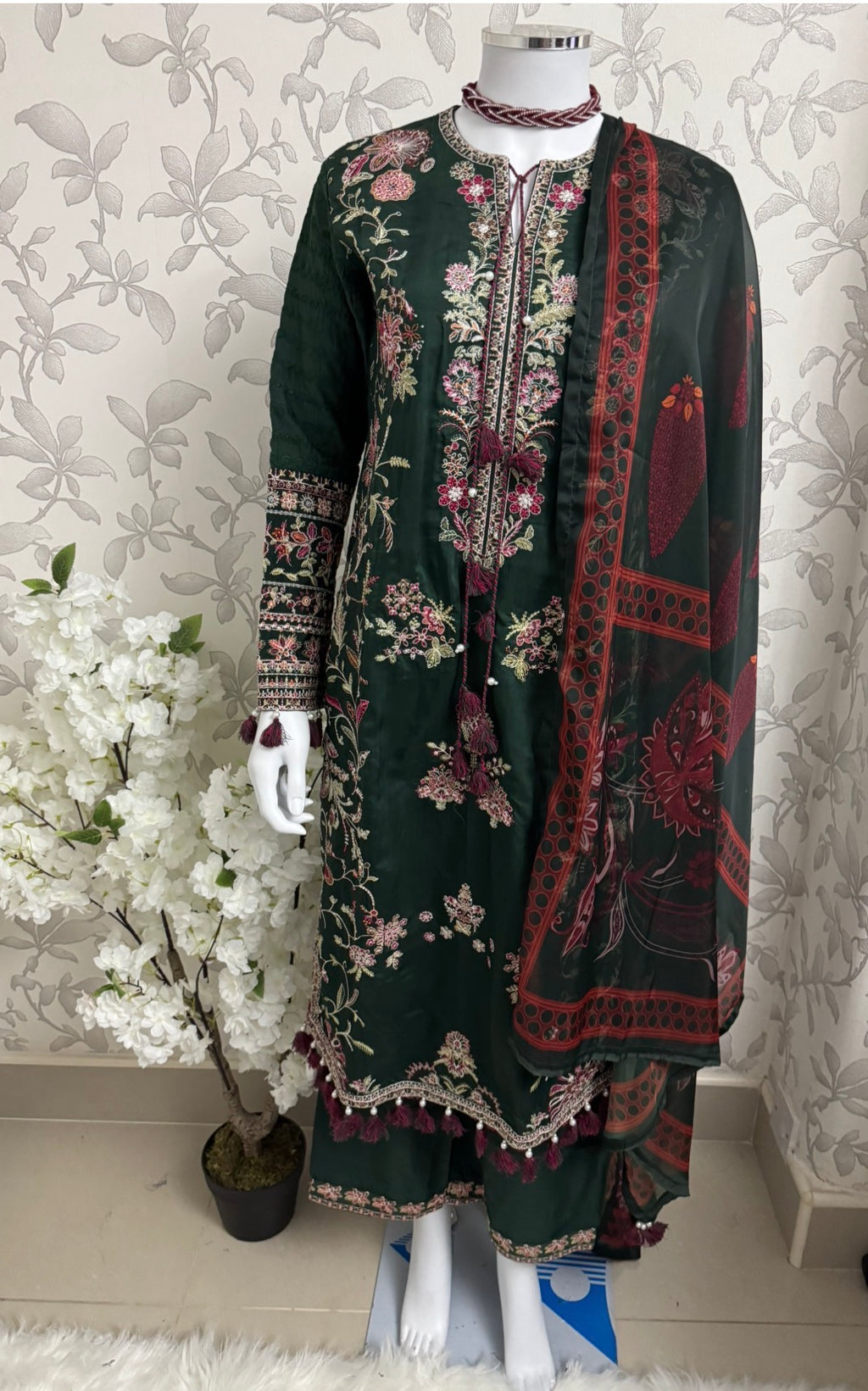 HUSN-E-EID Emerald green Embroidered -3 pieces Suit