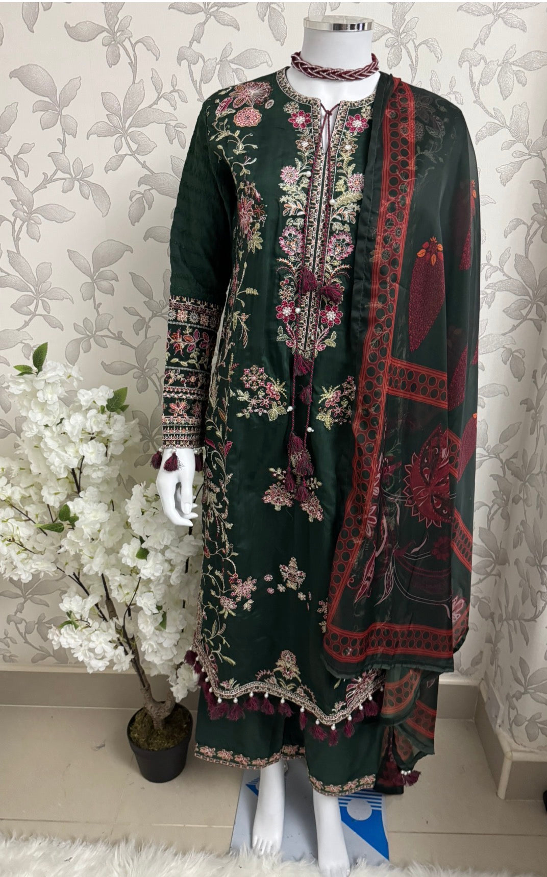 HUSN-E-EID Emerald green Embroidered -3 pieces Suit