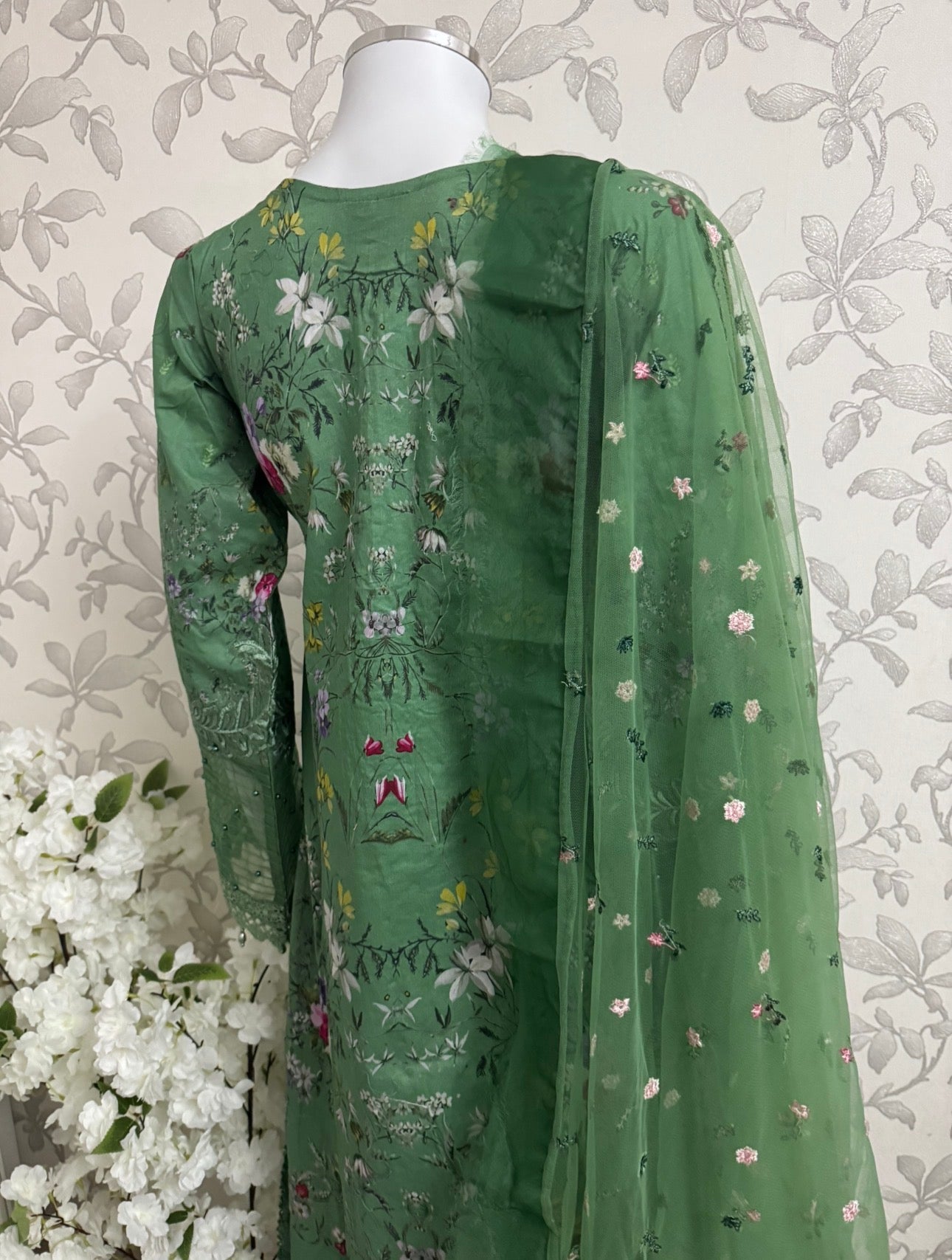 Emerald Green Embroidered Lawn Suit – Luxury Pakistani 3 Piece Set with Net Dupatta
