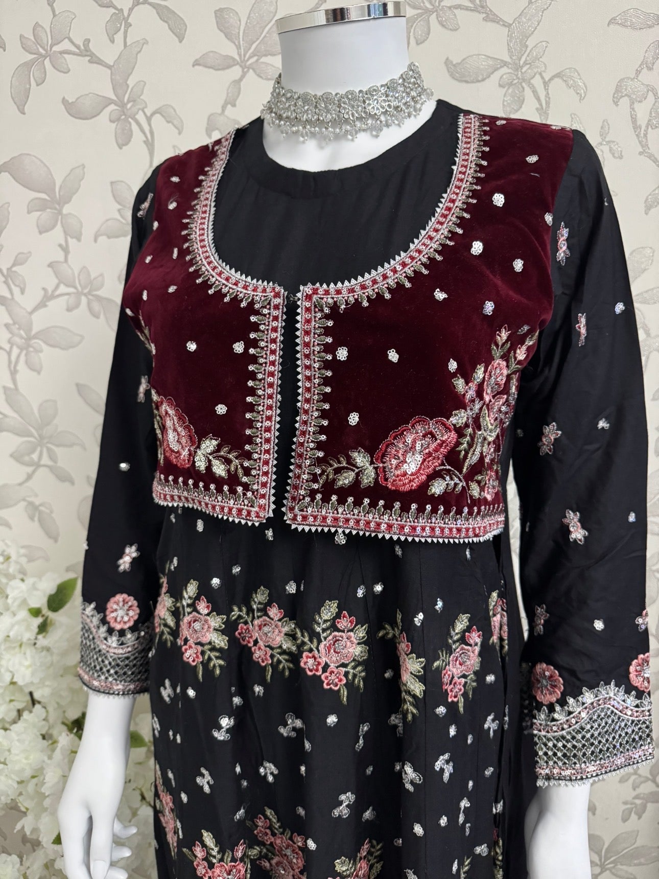 HUSN-E-EID Black Embroidered Maxi with Organza Duppatta -3 piece suit