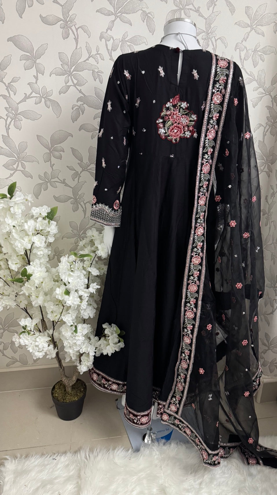 HUSN-E-EID Black Embroidered Maxi with Organza Duppatta -3 piece suit