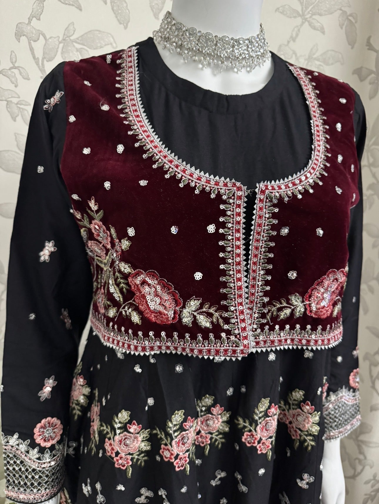HUSN-E-EID Black Embroidered Maxi with Organza Duppatta -3 piece suit