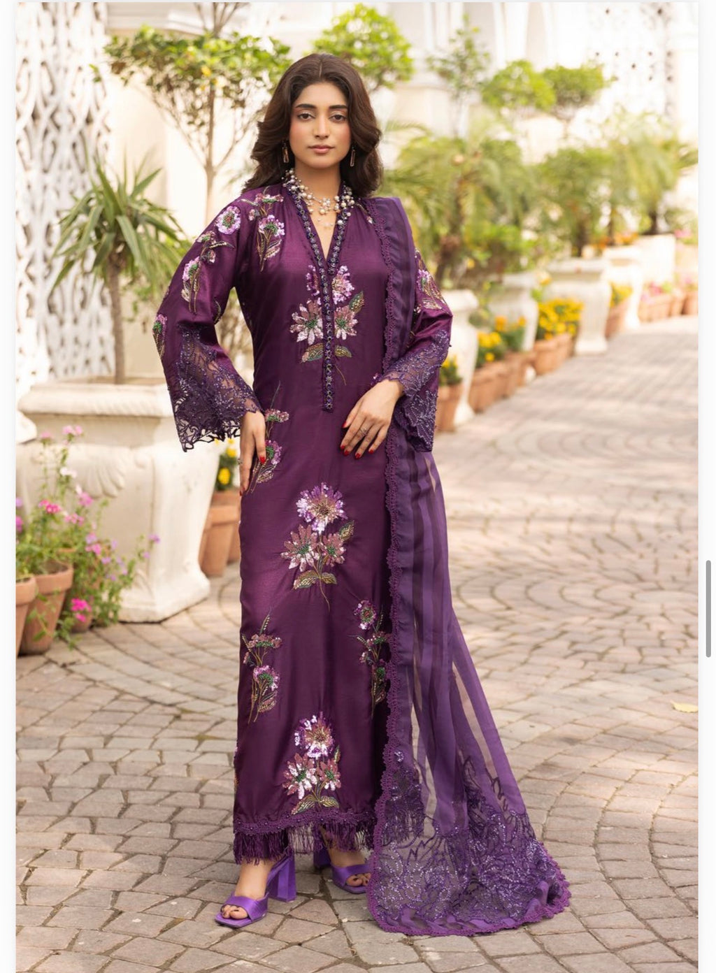 Black Floral Embroidered Pakistani 3 Piece Suit – Luxury silk Collection