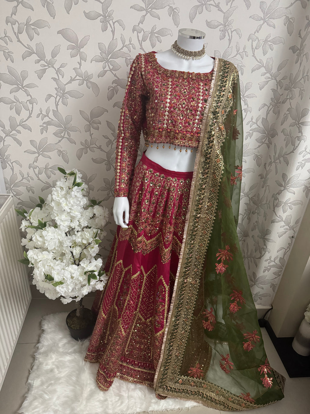 Pakistani Bridal Lehenga Choli – Fuchsia Pink Embroidered Wedding Dress with Green Organza Dupatta