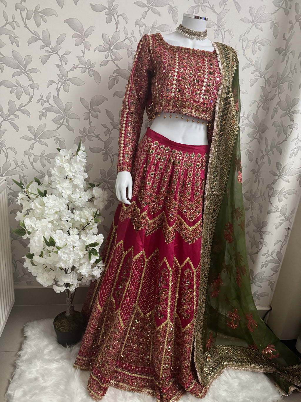 Pakistani Bridal Lehenga Choli – Fuchsia Pink Embroidered Wedding Dress with Green Organza Dupatta