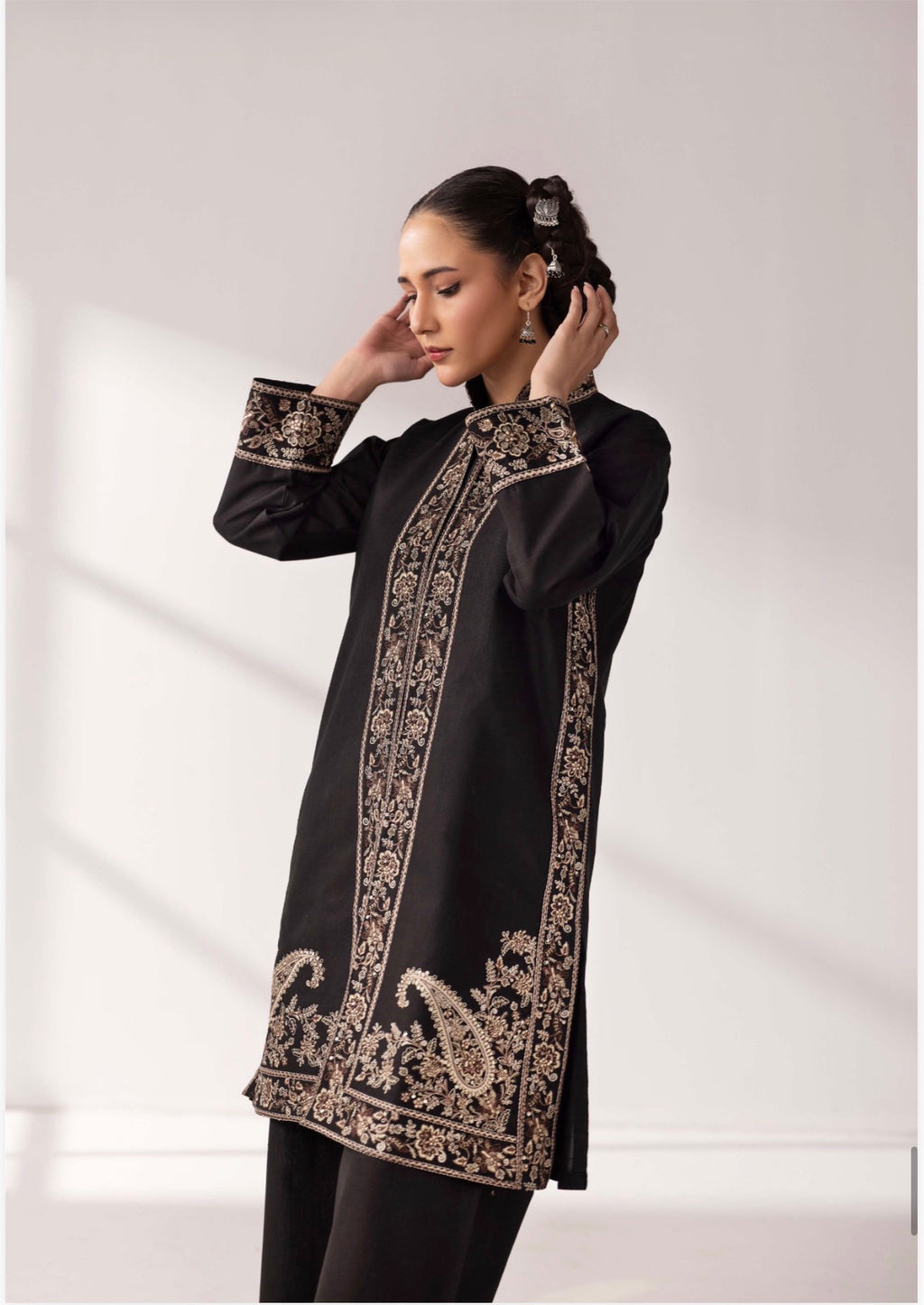 Khaddar Lux Premium Embroidered Suit – 4 Piece Collection