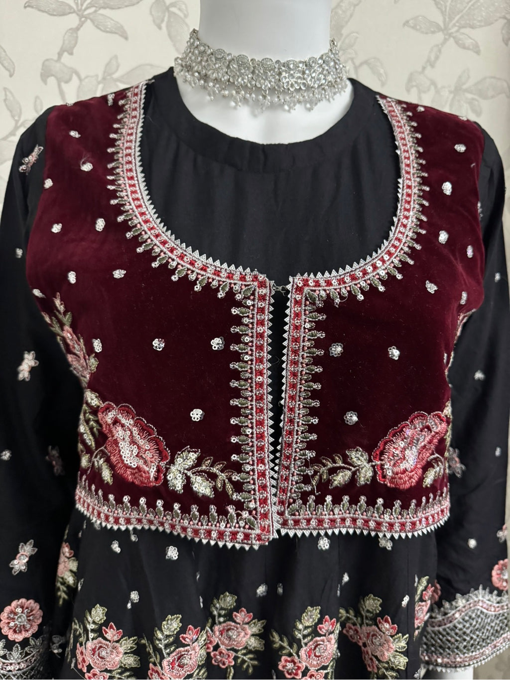 HUSN-E-EID Black Embroidered Maxi with Organza Duppatta -3 piece suit