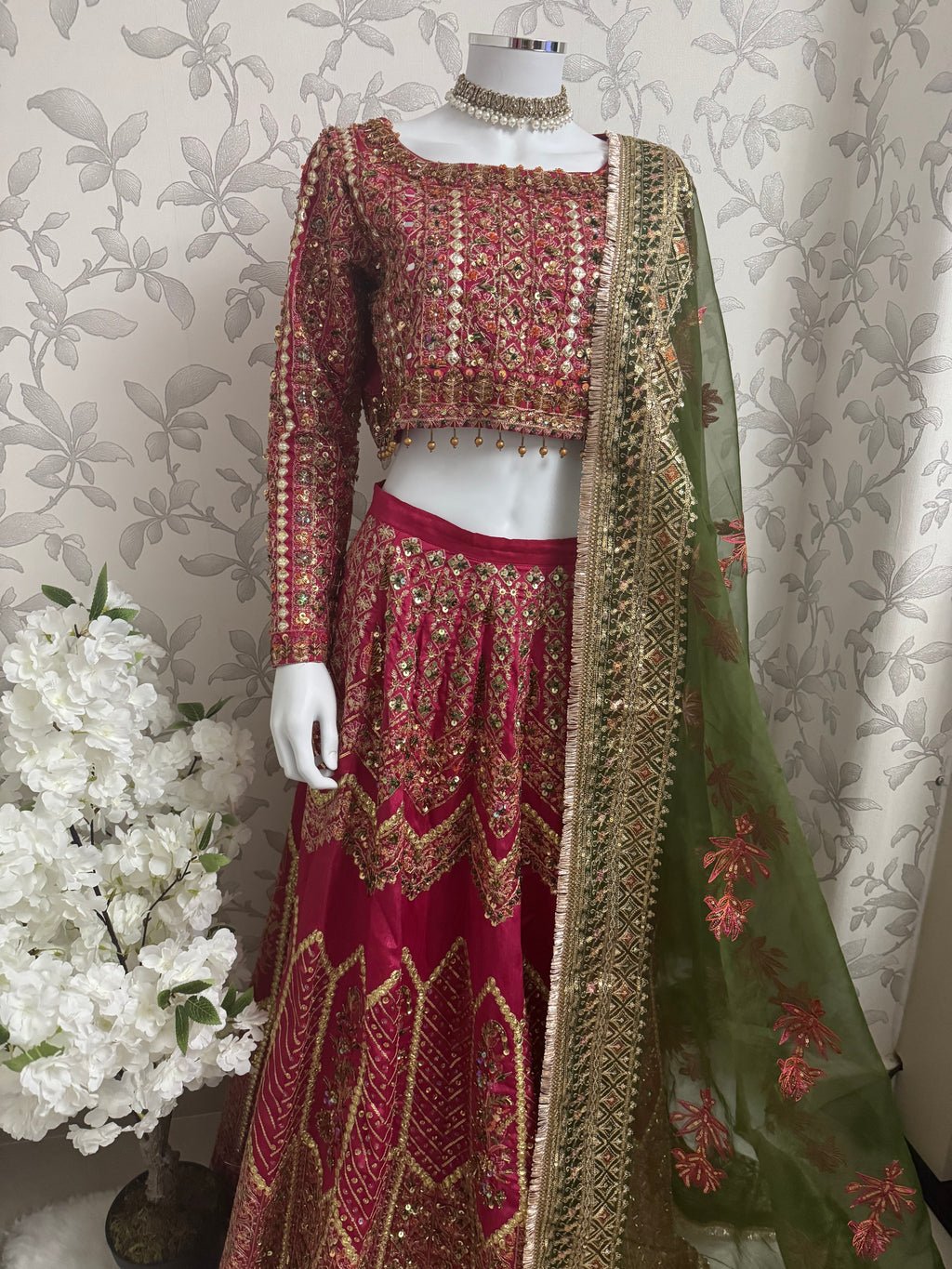 Pakistani Bridal Lehenga Choli – Fuchsia Pink Embroidered Wedding Dress with Green Organza Dupatta
