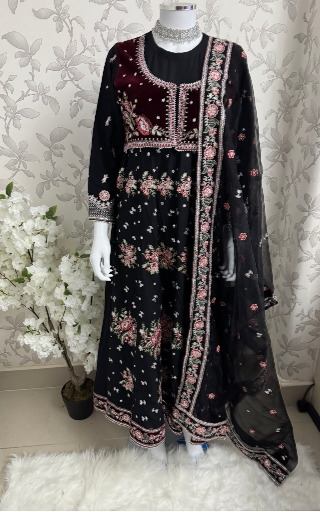 HUSN-E-EID Black Embroidered Maxi with Organza Duppatta -3 piece suit