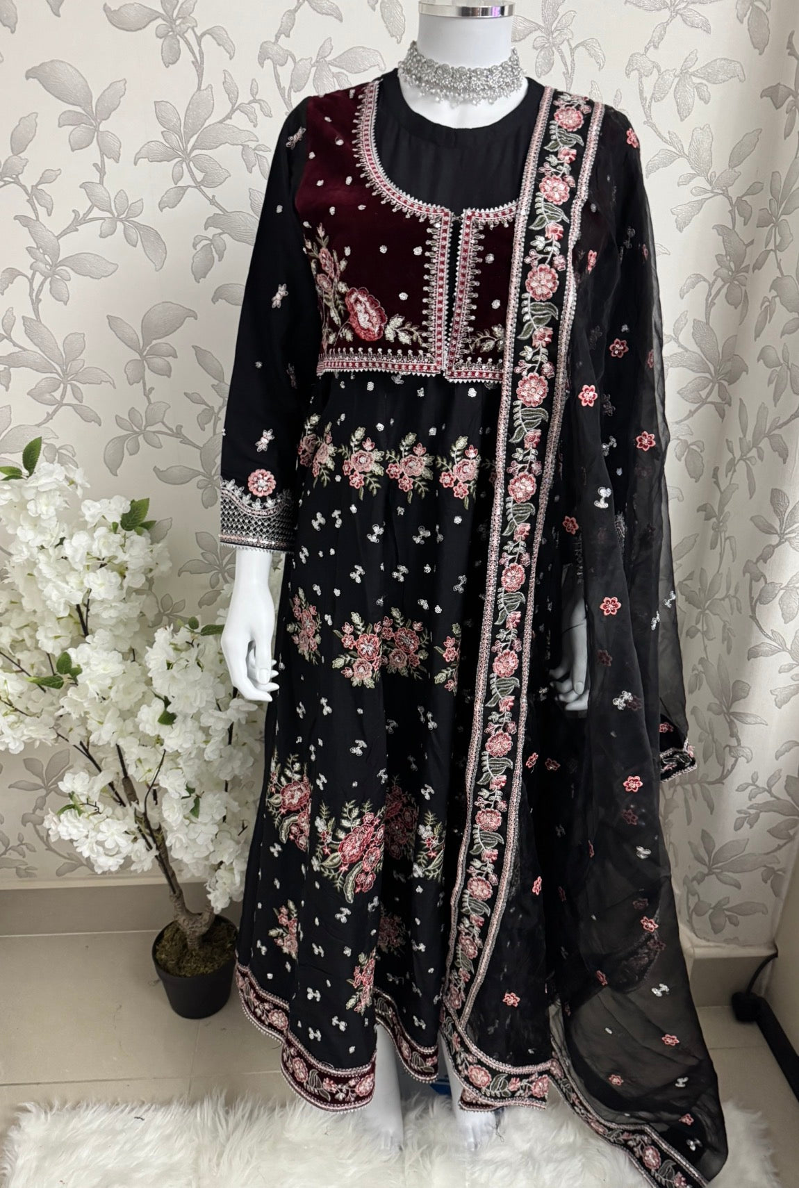 HUSN-E-EID Black Embroidered Maxi with Organza Duppatta -3 piece suit