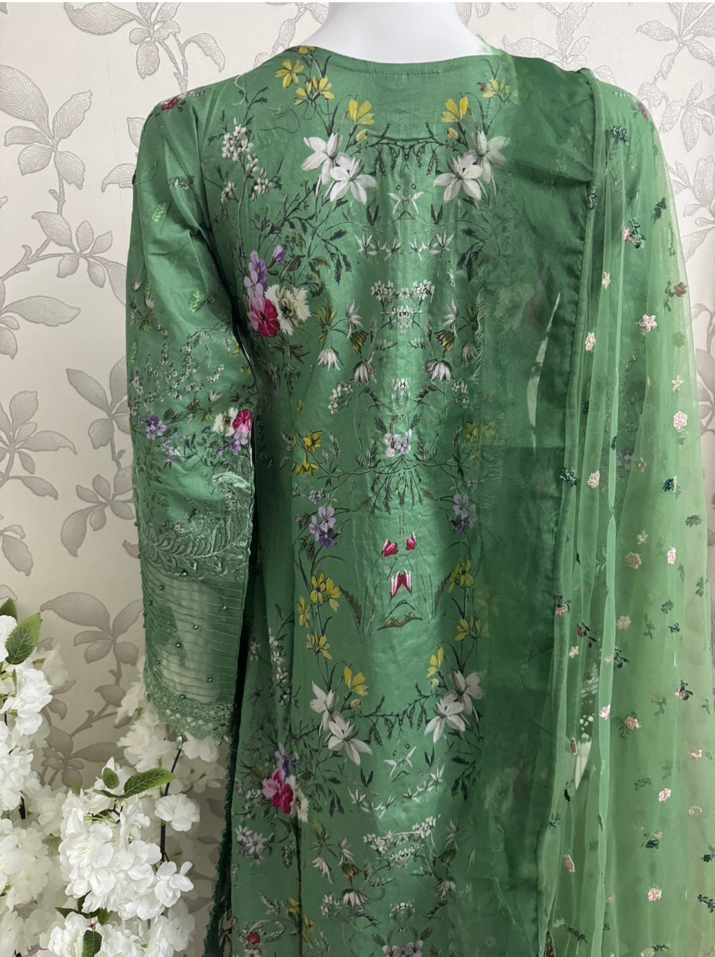 Emerald Green Embroidered Lawn Suit – Luxury Pakistani 3 Piece Set with Net Dupatta