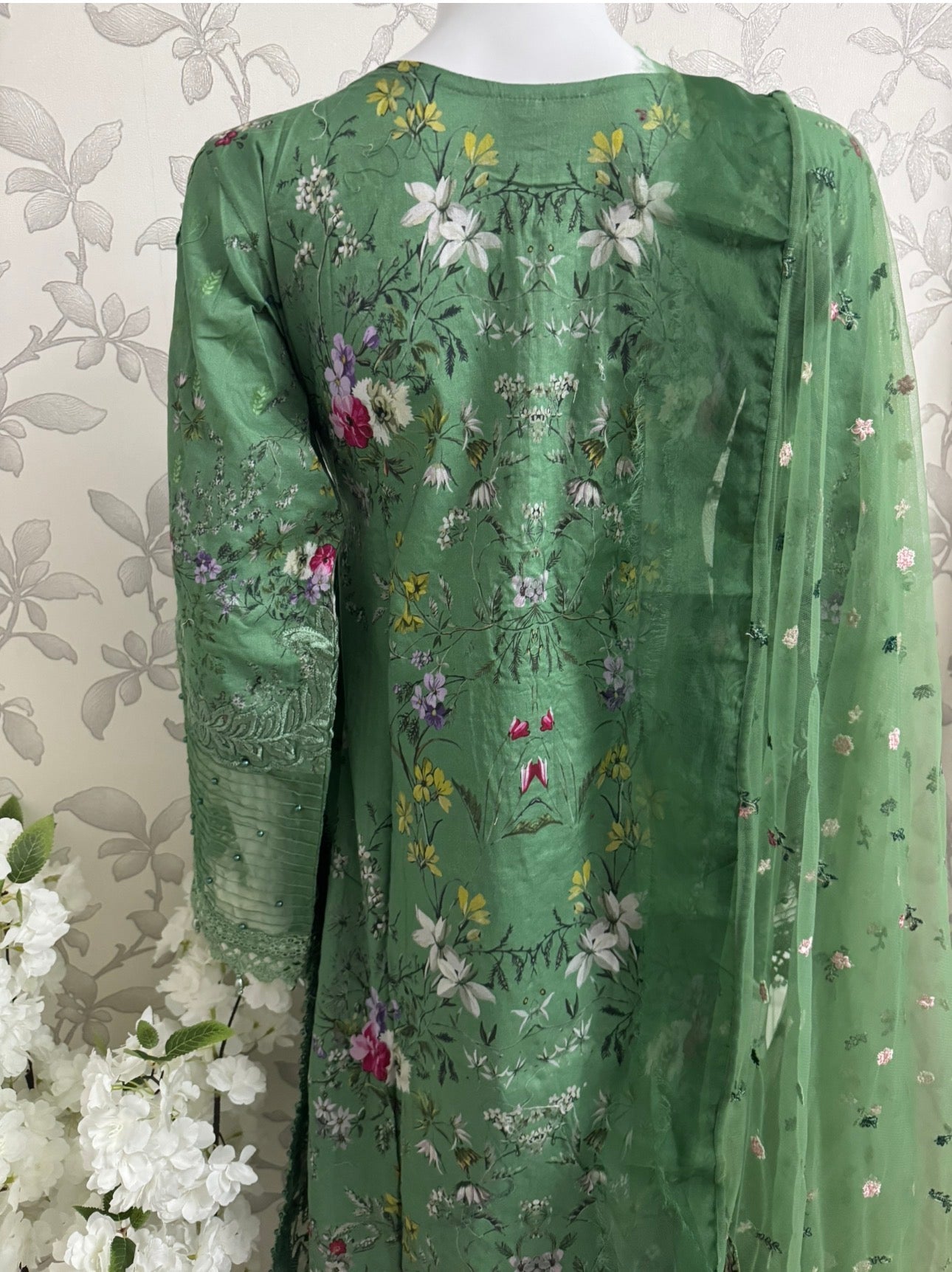 Emerald Green Embroidered Lawn Suit – Luxury Pakistani 3 Piece Set with Net Dupatta
