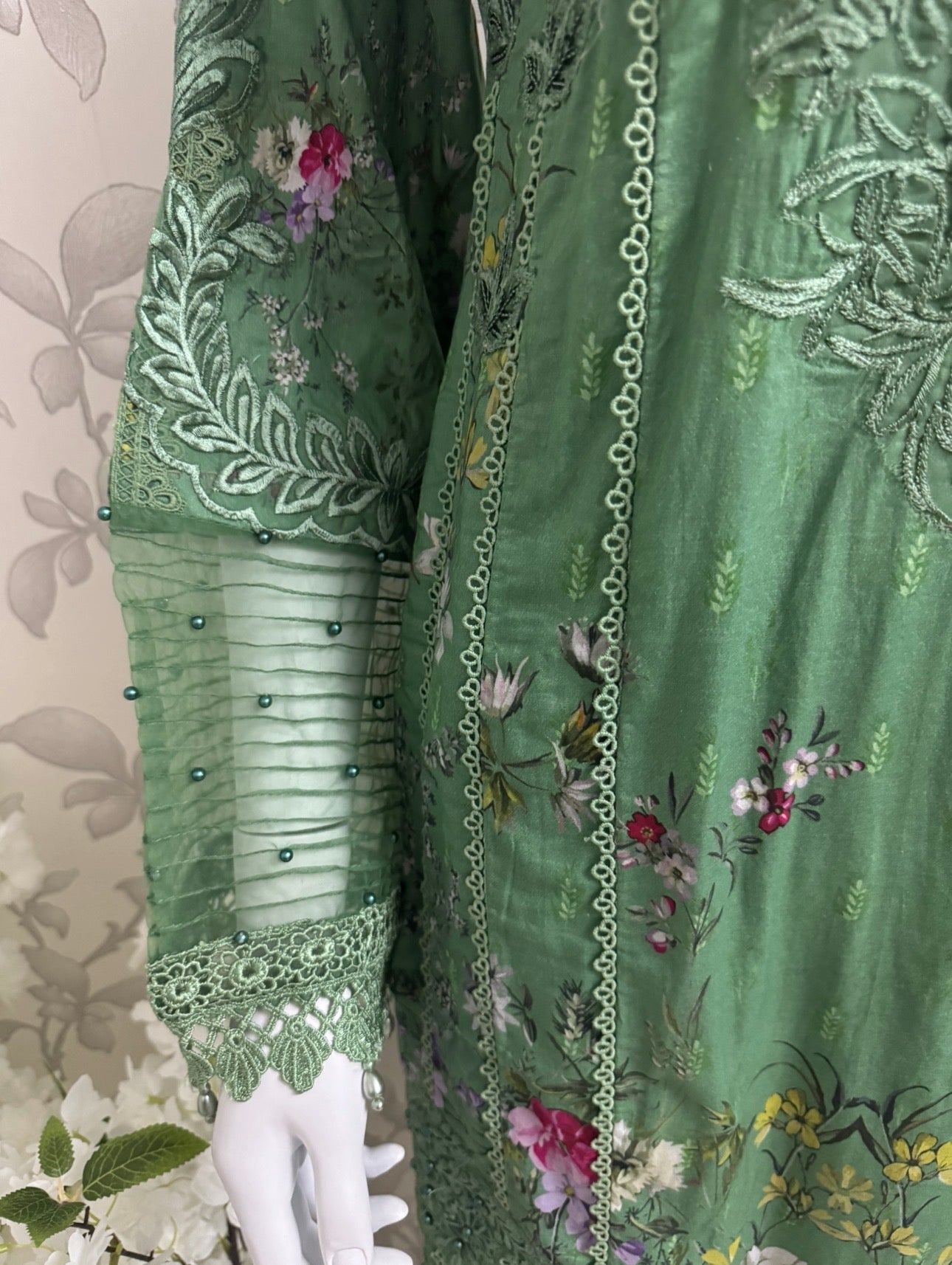 Emerald Green Embroidered Lawn Suit – Luxury Pakistani 3 Piece Set with Net Dupatta