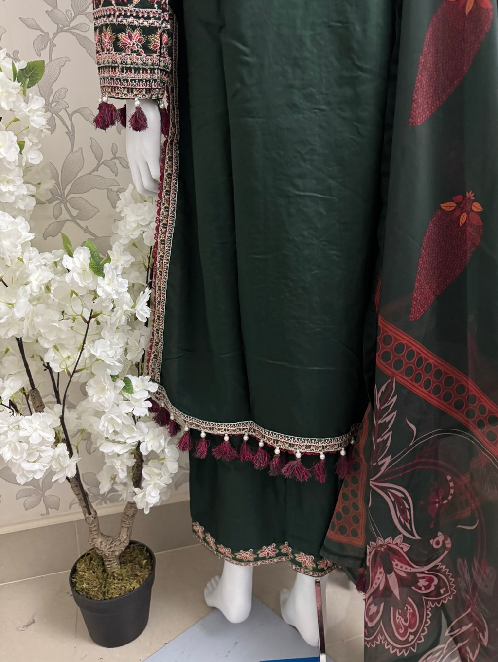 HUSN-E-EID Emerald green Embroidered -3 pieces Suit