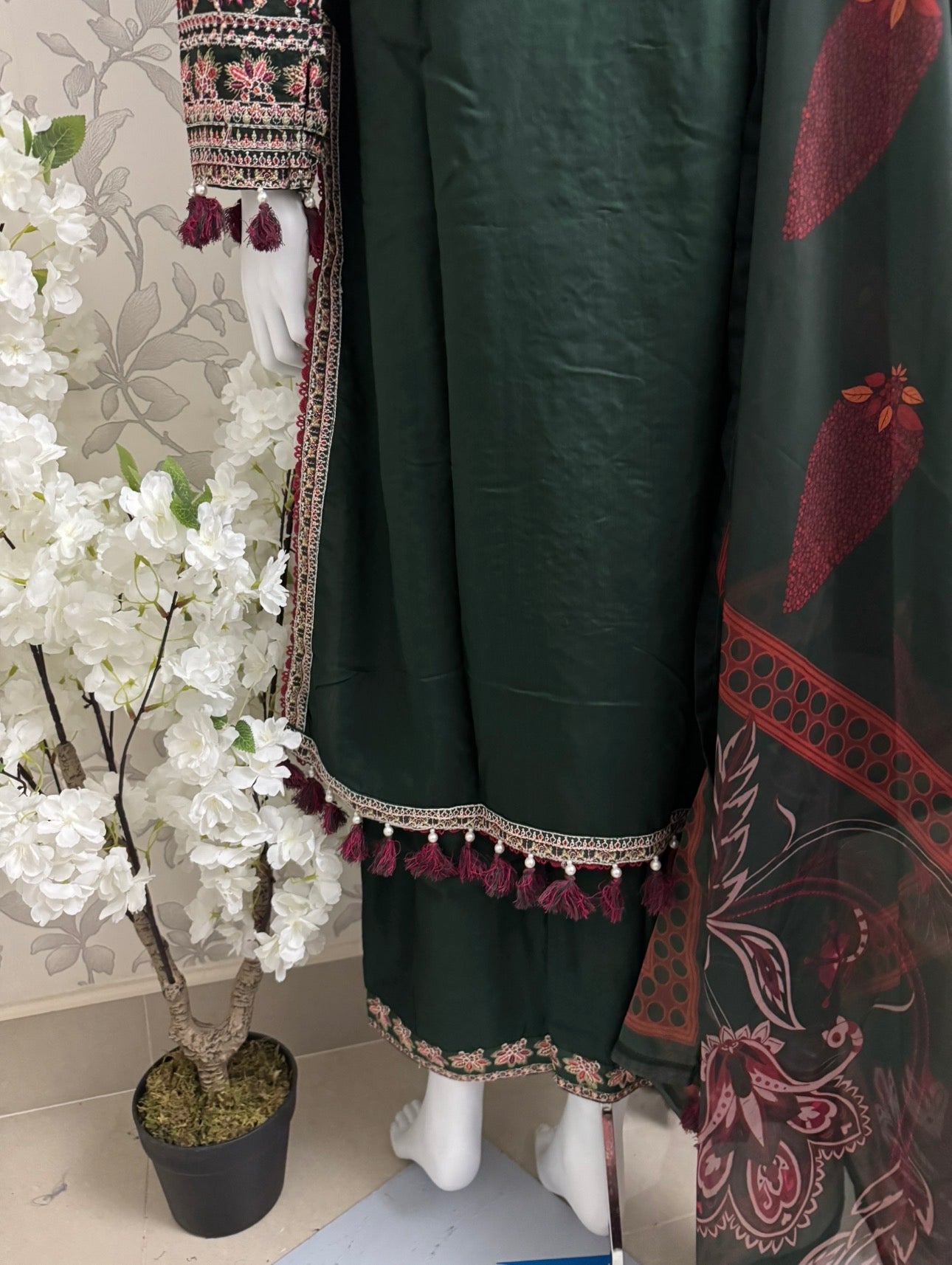 HUSN-E-EID Emerald green Embroidered -3 pieces Suit