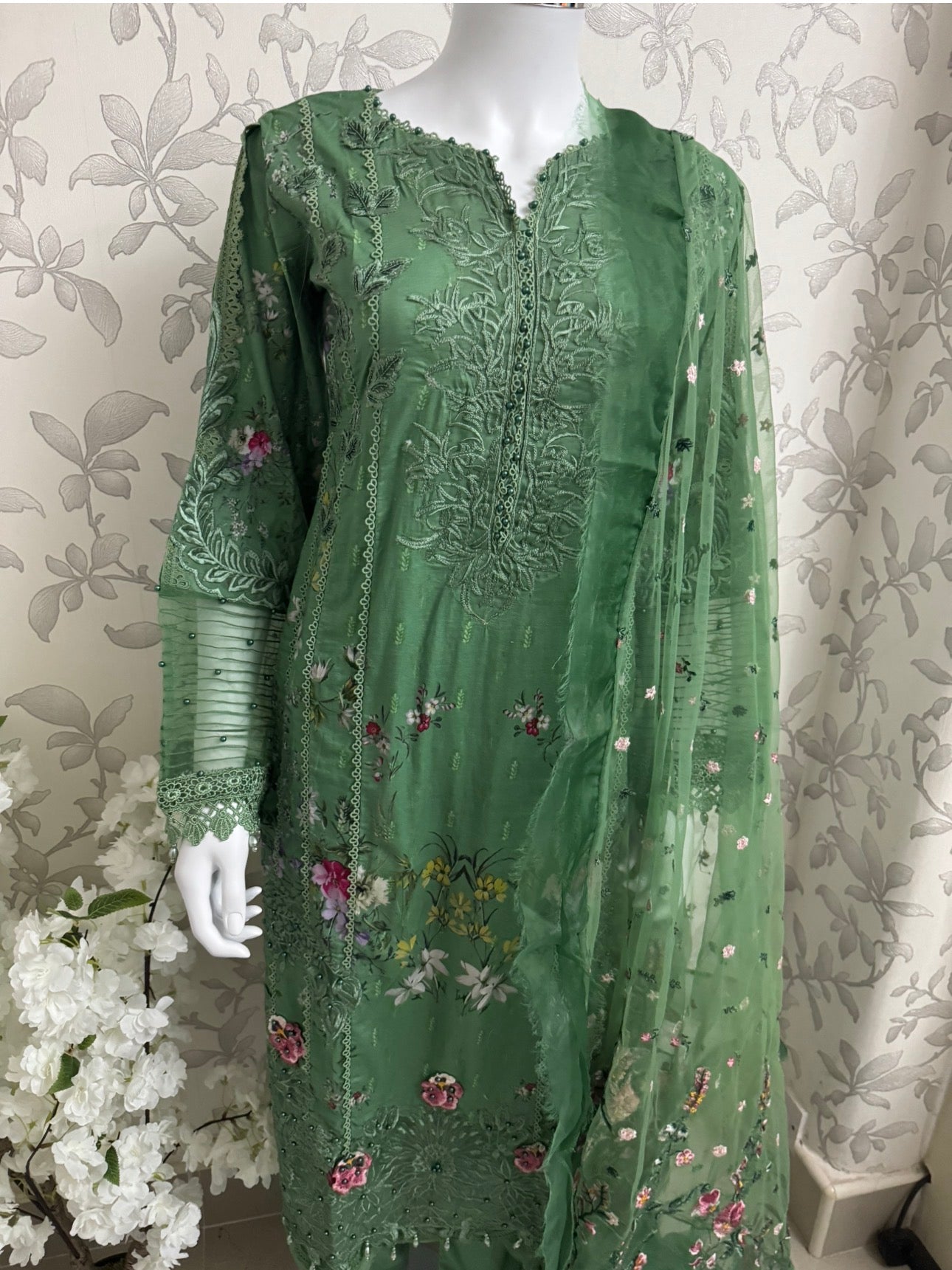 Emerald Green Embroidered Lawn Suit – Luxury Pakistani 3 Piece Set with Net Dupatta