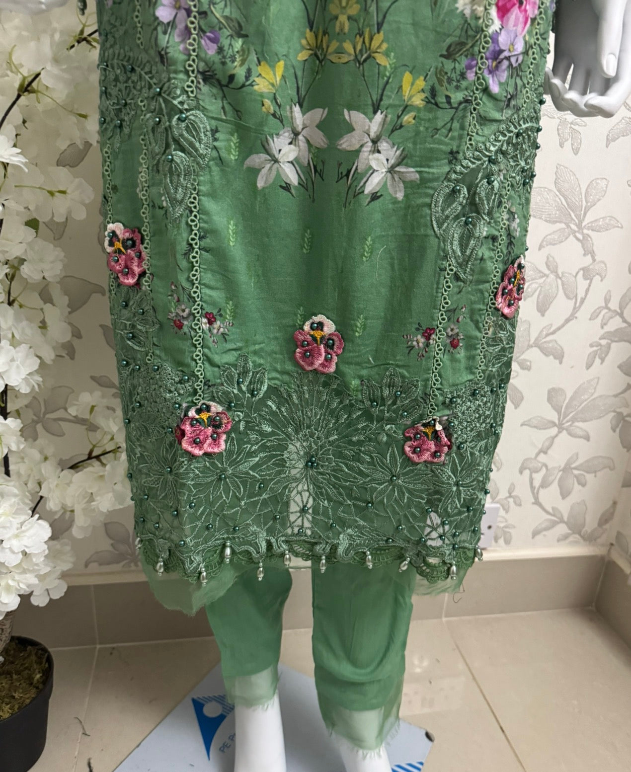 Emerald Green Embroidered Lawn Suit – Luxury Pakistani 3 Piece Set with Net Dupatta