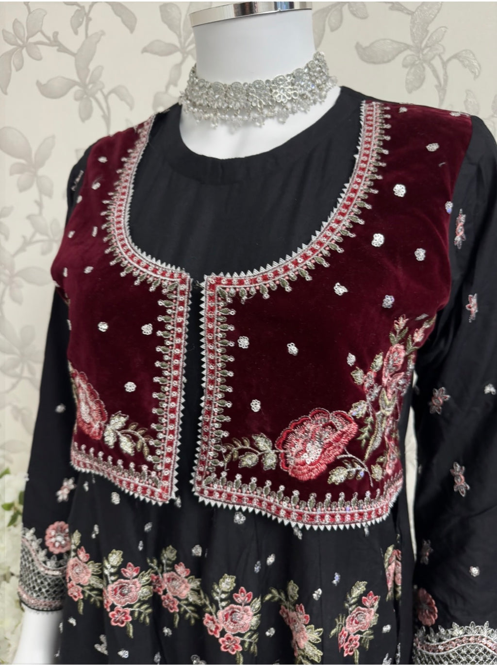 HUSN-E-EID Black Embroidered Maxi with Organza Duppatta -3 piece suit