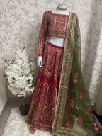 Pakistani Bridal Lehenga Choli – Fuchsia Pink Embroidered Wedding Dress with Green Organza Dupatta