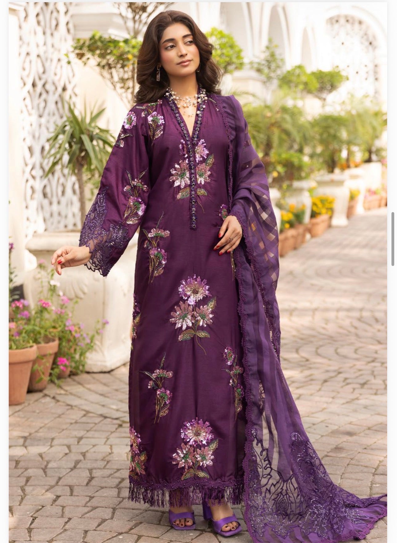 Black Floral Embroidered Pakistani 3 Piece Suit – Luxury silk Collection