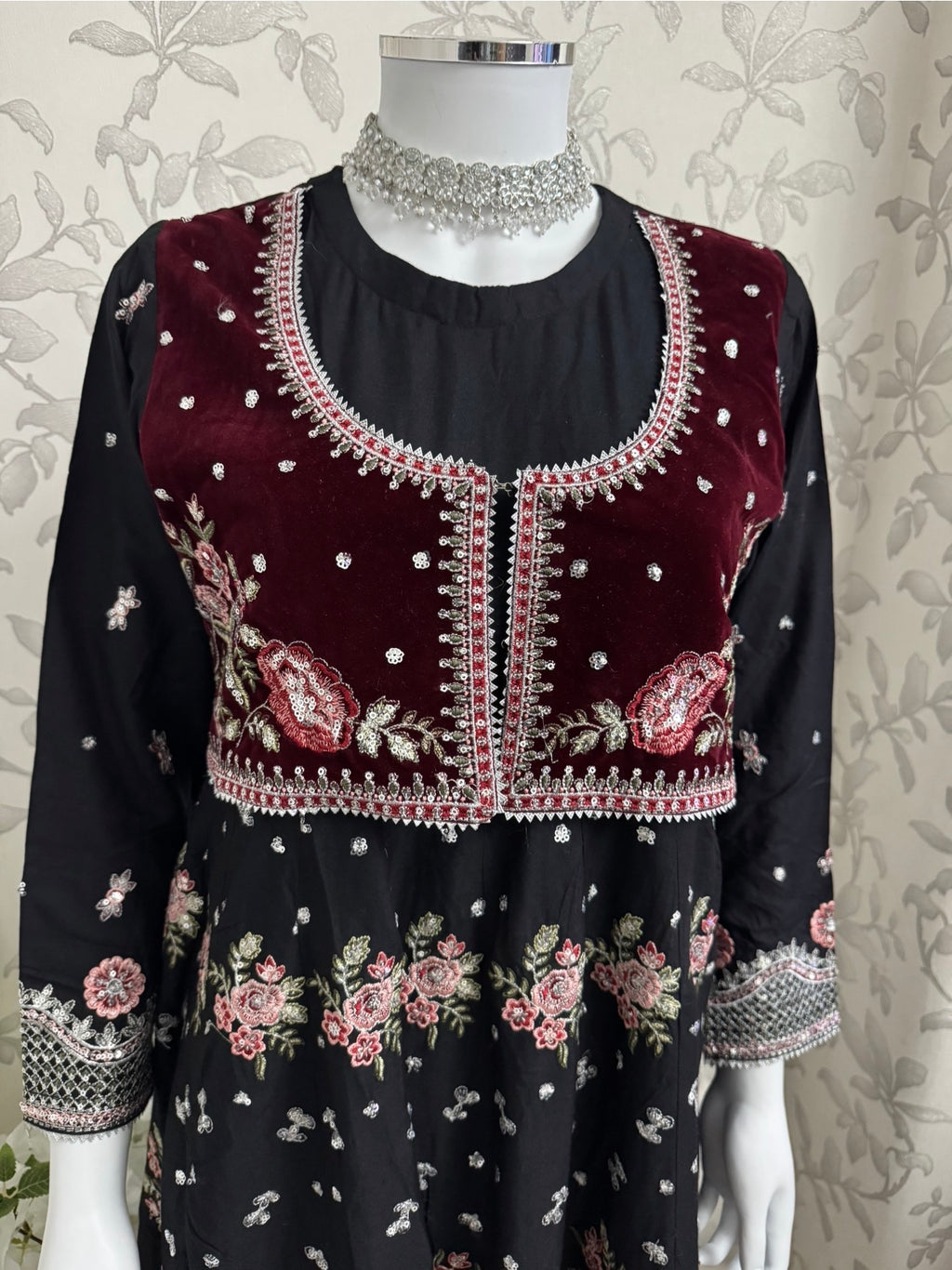 HUSN-E-EID Black Embroidered Maxi with Organza Duppatta -3 piece suit