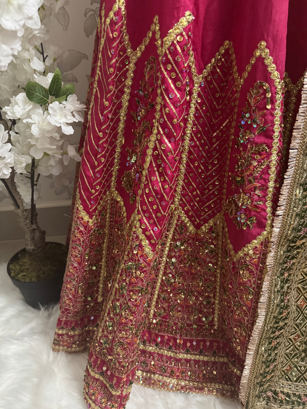 Pakistani Bridal Lehenga Choli – Fuchsia Pink Embroidered Wedding Dress with Green Organza Dupatta