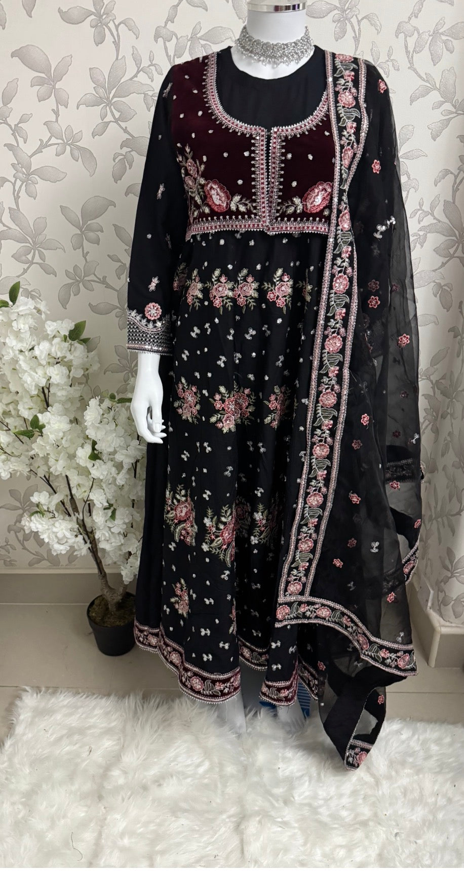 HUSN-E-EID Black Embroidered Maxi with Organza Duppatta -3 piece suit