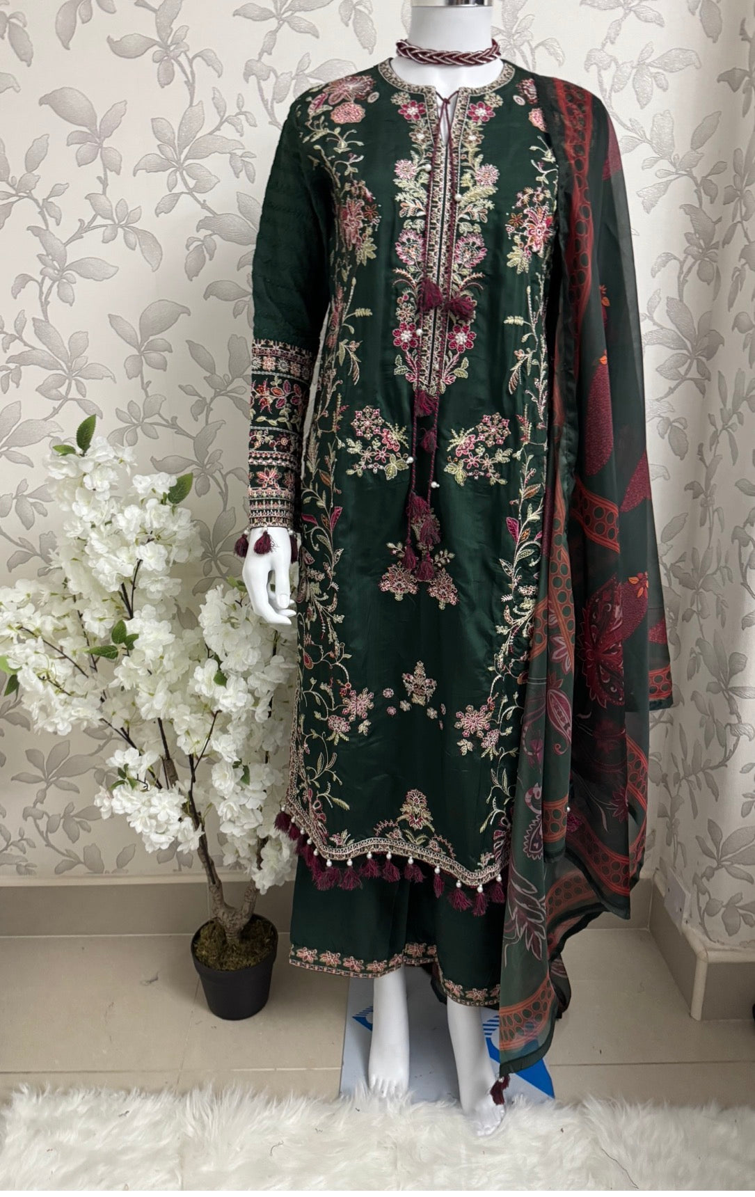 HUSN-E-EID Emerald green Embroidered -3 pieces Suit