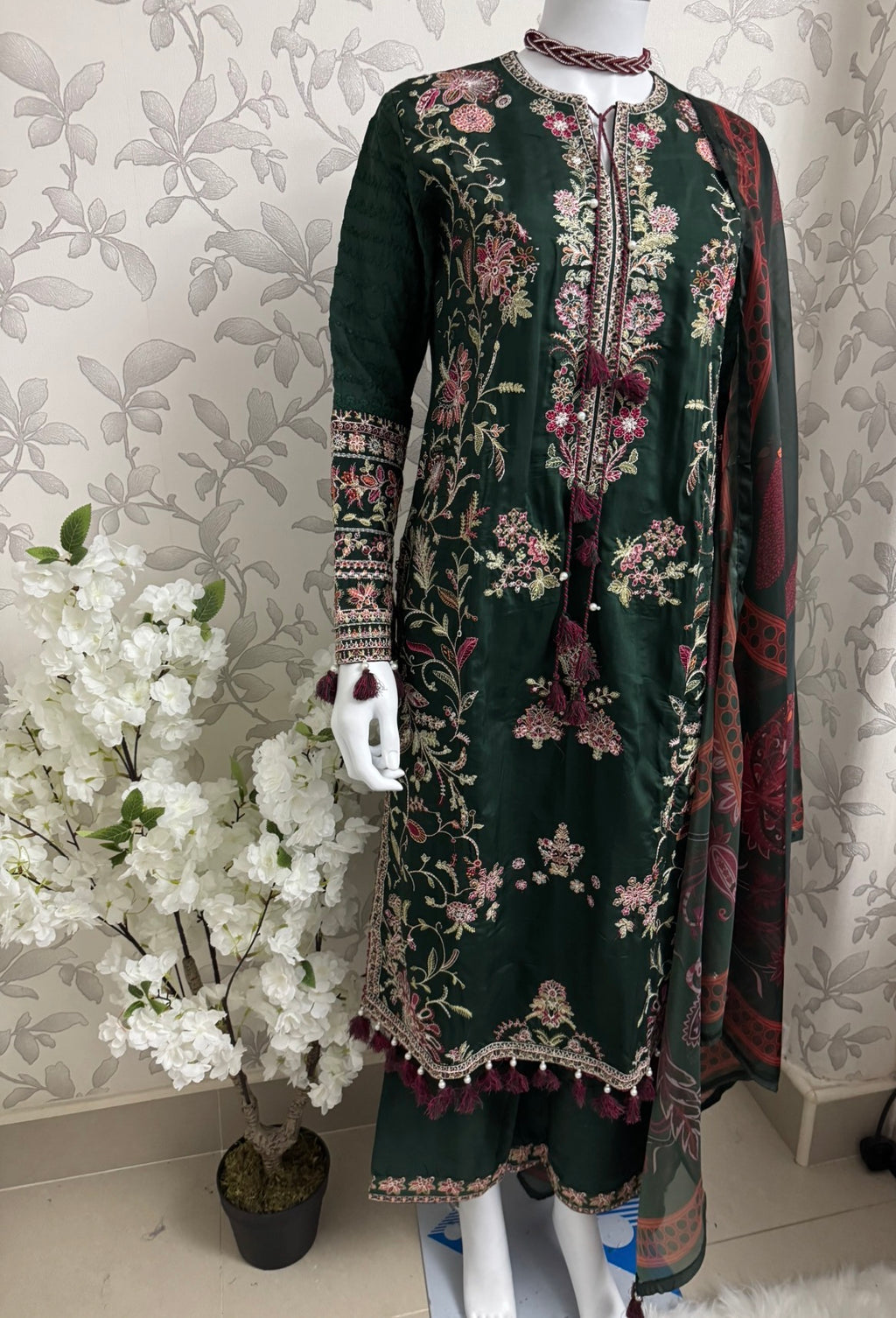 HUSN-E-EID Emerald green Embroidered -3 pieces Suit