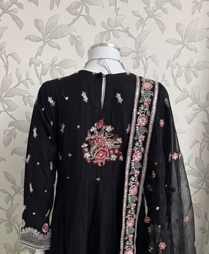 HUSN-E-EID Black Embroidered Maxi with Organza Duppatta -3 piece suit